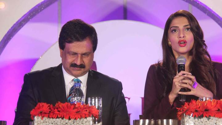 Sonam Kapoor Speaking On Stage At Gjepc Event